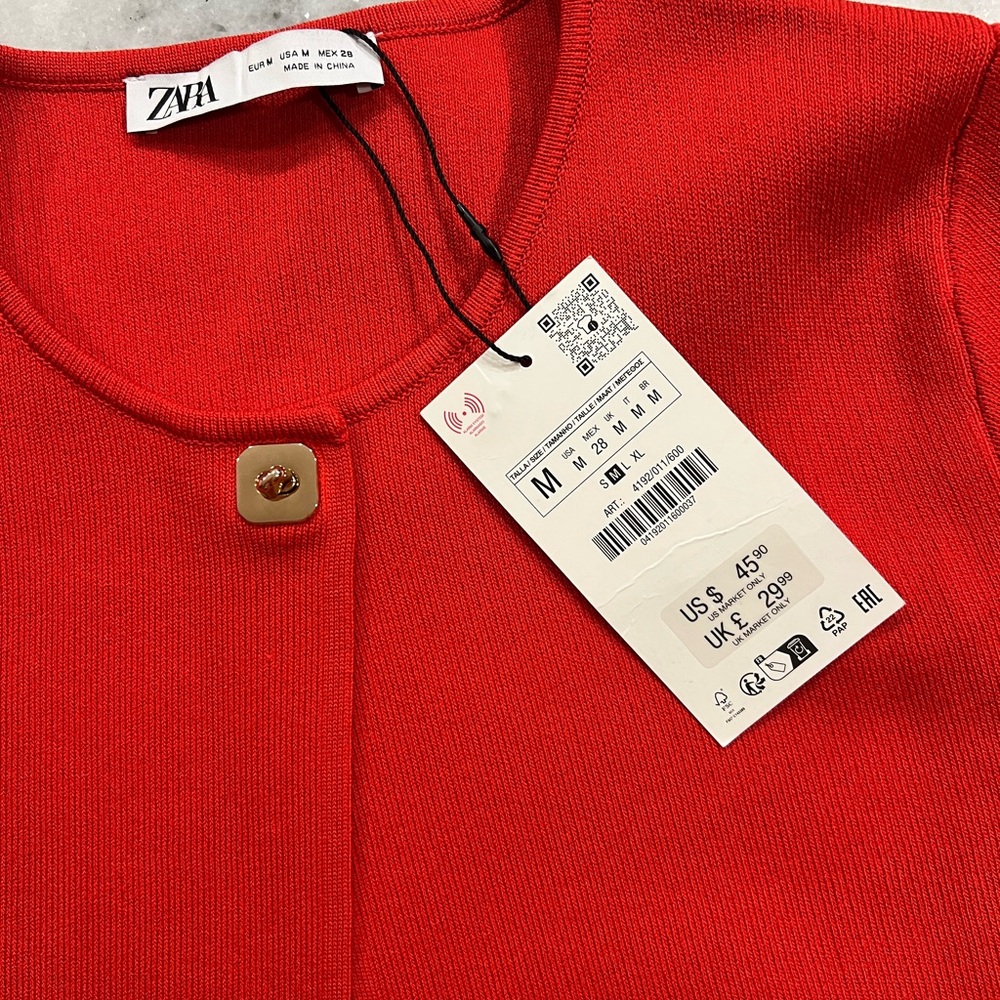 Red Zara split button top - size medium - Picture 3 of 4